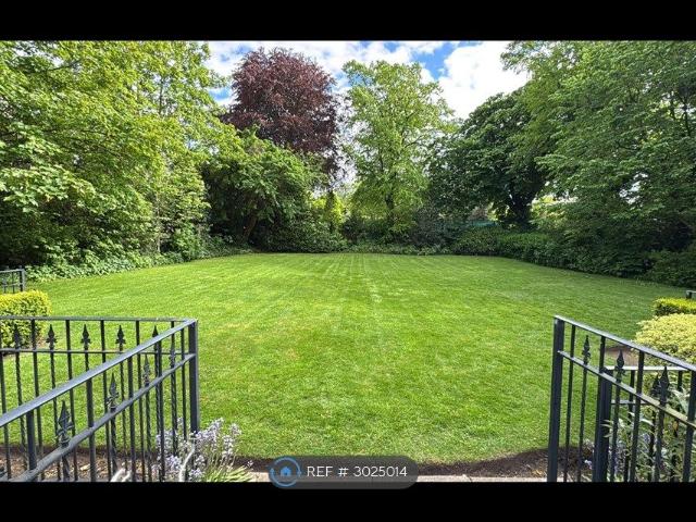 House for rent in Calderstones