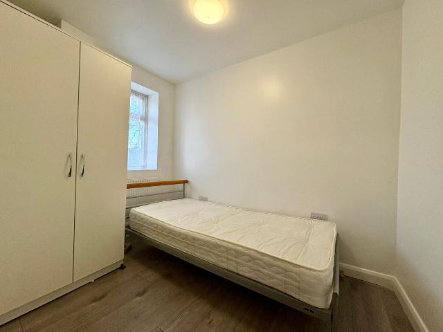 Studio for rent in London Borough of Ealing, Park Royal