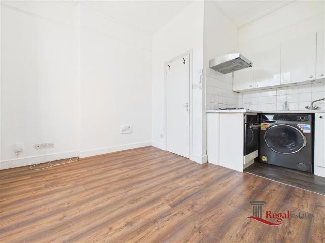 Studio for rent in Dollis Hill, Greater London
