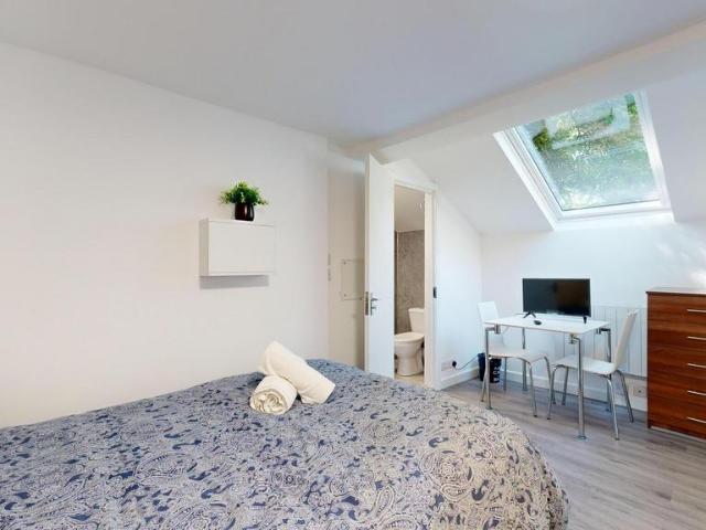 House for rent in Dollis Hill, Greater London