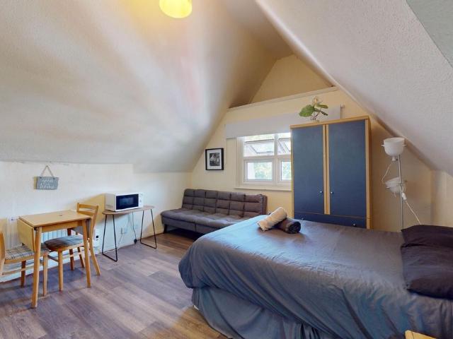 Studio for rent in Willesden Green, Greater London