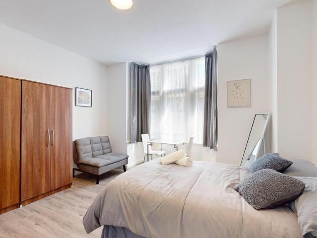Apartment for rent in Dollis Hill, Greater London