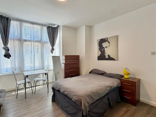 Studio for rent in Dollis Hill, Greater London