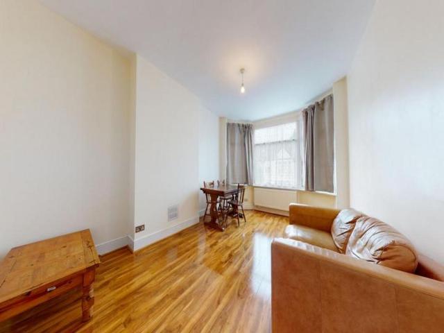 Apartment for rent in London Borough of Merton, Mitcham