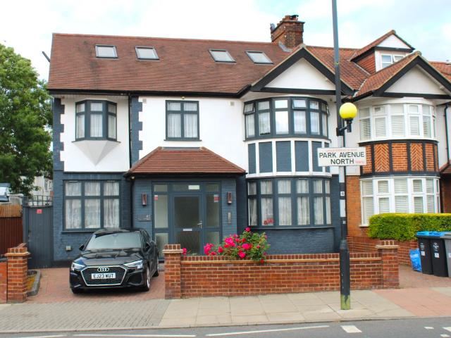 Apartment for rent in Dollis Hill, Greater London