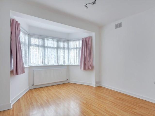 Room for rent in Dollis Hill, Greater London