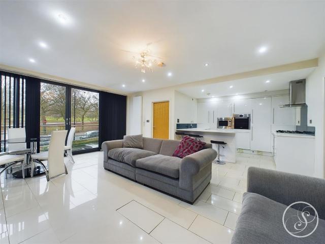 Apartment for rent in Oakwood, Leeds