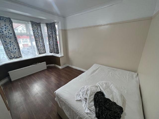 House for rent in London Borough of Ealing, Greater London