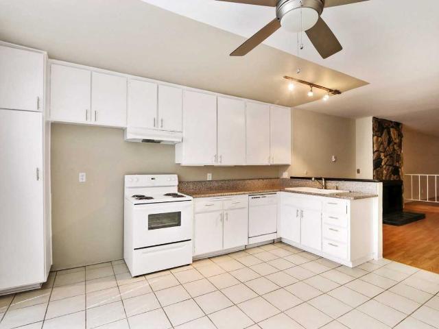 Apartment for rent in Canoga Park, California