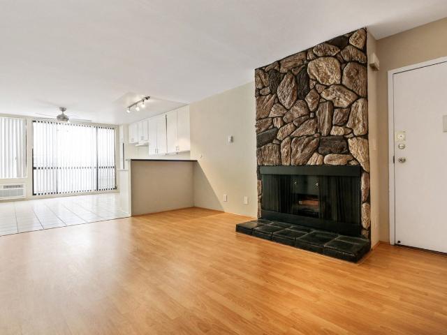 Apartment for rent in Canoga Park, California