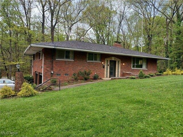 House for sale in Girard