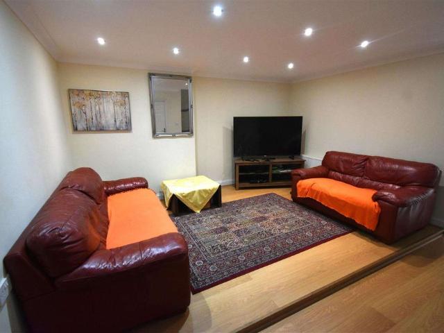 House for rent in Swanscombe and Greenhithe, Monks Orchard