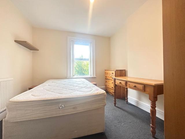Room for rent in Linden, Gloucester