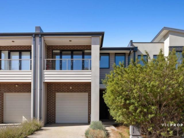 Townhouse for sale in Camerons Creek, Victoria