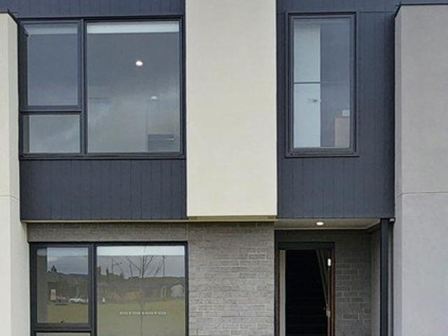 Townhouse for rent in Orchard Green, Melbourne