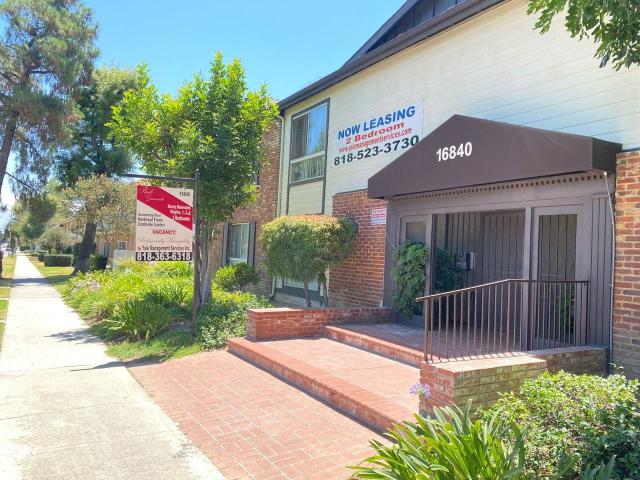 Apartment for rent in Canoga Park, California