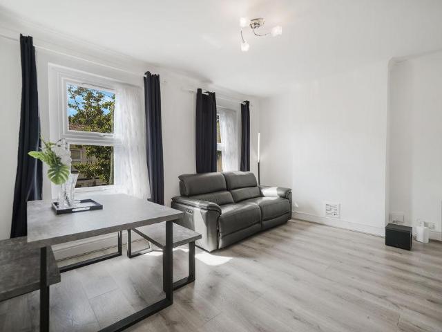 Apartment for rent in Plaistow, Greater London
