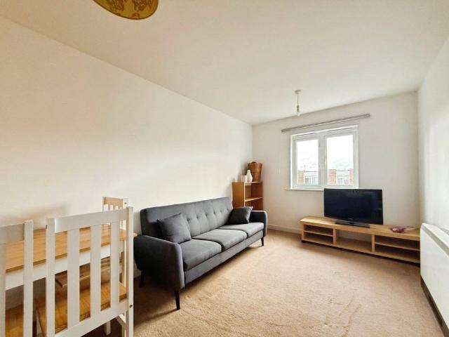 Apartment for rent in Horsell, Woking