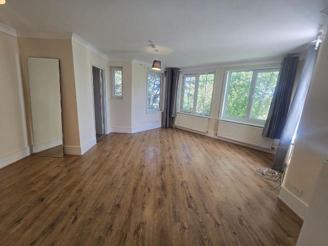 Apartment for rent in Carshalton Beeches, Greater London