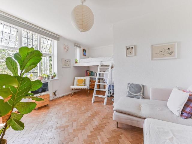 Studio for rent in London Borough of Croydon, Greater London