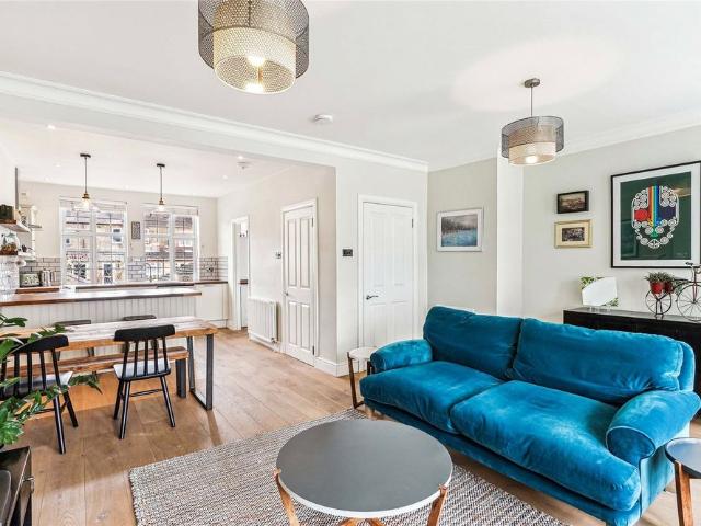 Apartment for rent in Furzedown, Greater London