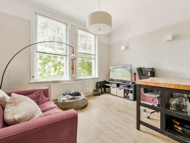 House for rent in London Borough of Ealing, Park Royal