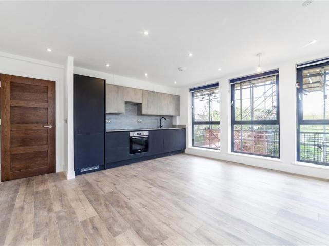 Apartment for rent in Motspur Park, Greater London
