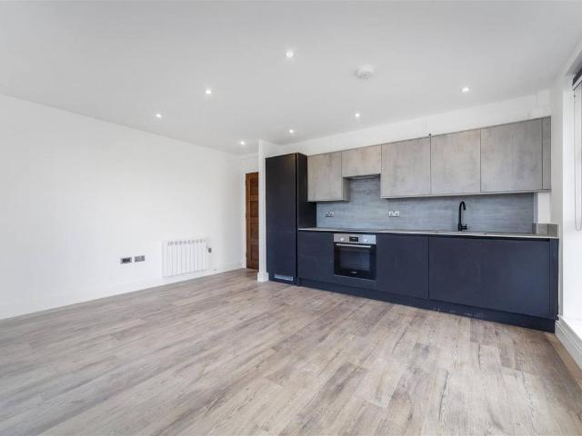 House for rent in Motspur Park, Greater London