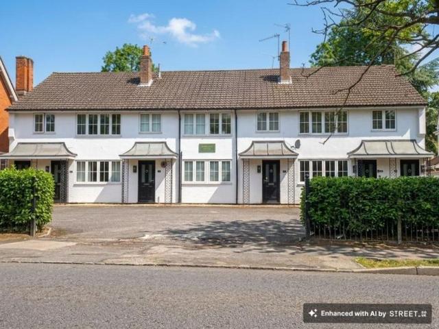 Apartment for rent in Beaconsfield, Penn Bottom