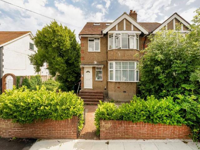 Apartment for rent in Lane, Greater London