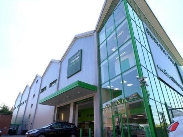 House for rent in The Image, Pouchen End