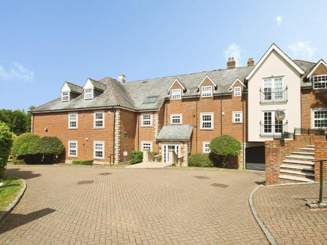 House for rent in Little Stanmore, Greater London