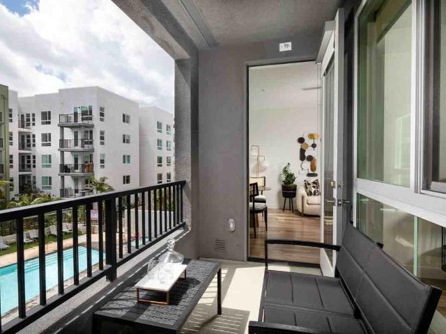 Apartment for rent in Lyon Street, Santa Ana