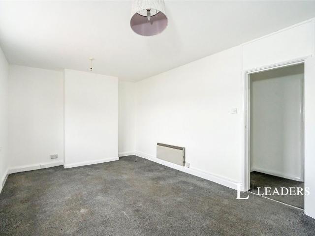 Apartment for rent in Park Parade and Greywell Precinct Shopping Centre, Havant
