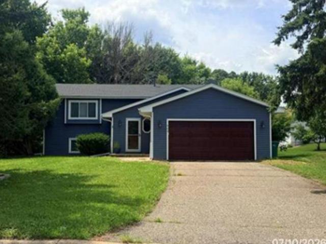 House for sale in Wood Park, Burnsville