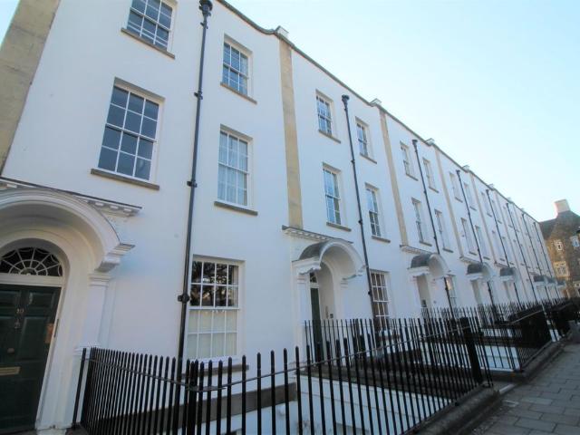 Studio for rent in Spike Island, Feckenham