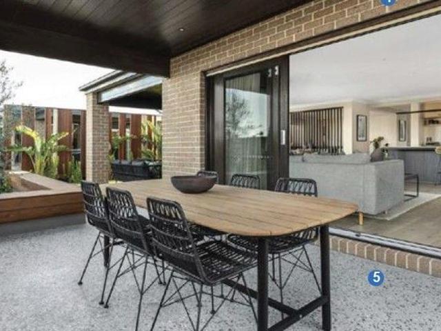 Cottage for sale in Park Ridge, Queensland