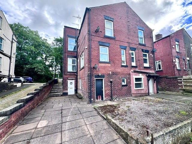Room for rent in Lee Bank, Greater Manchester