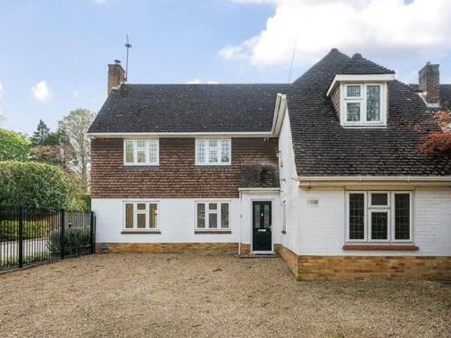 House for sale in Heol-las, Surrey