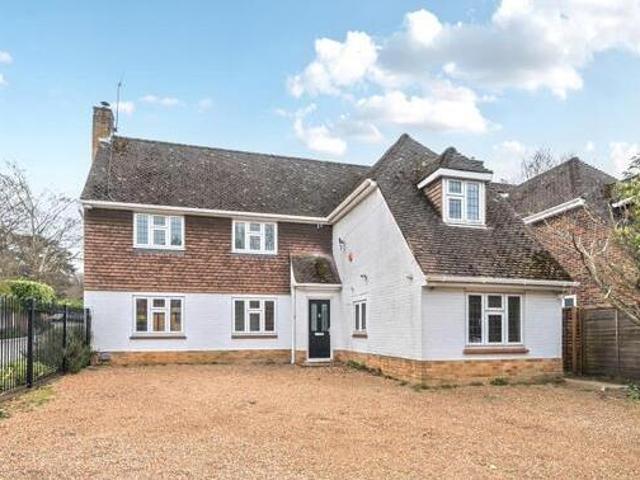 House for sale in Heol-las, Surrey