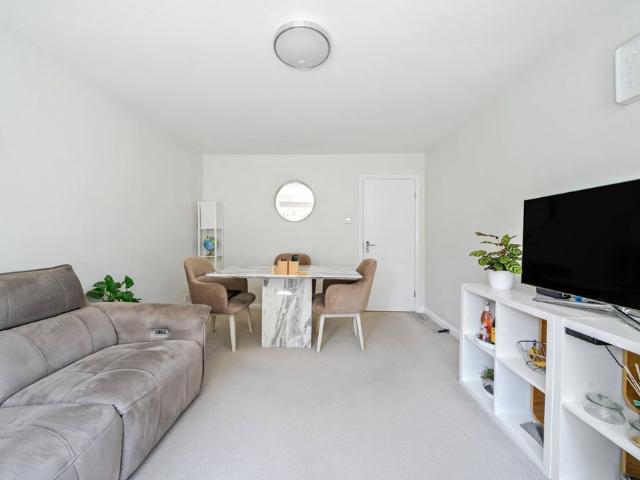 Apartment for rent in London Borough of Hounslow, Greater London