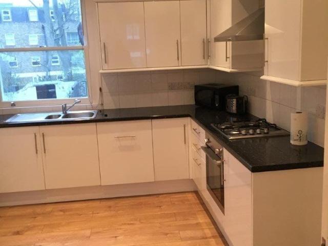 Apartment for rent in London Borough of Merton, Collier's Wood