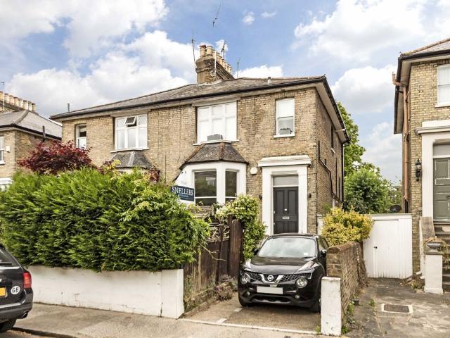 Apartment for rent in St Margarets, Greater London