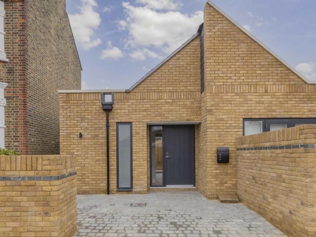 House for rent in London Borough of Ealing, Hanwell