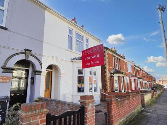 House for sale in Dale Hill, Essex