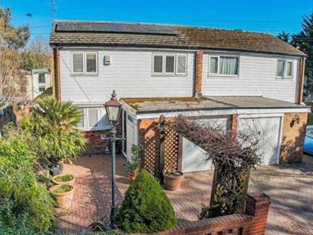 House for sale in Moorend, Pouchen End