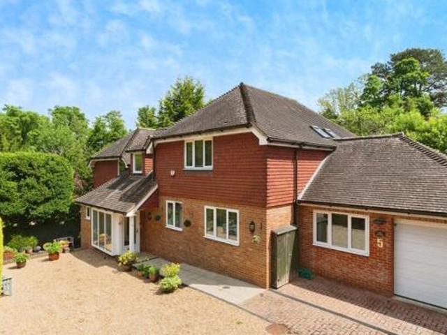 House for sale in Kenley