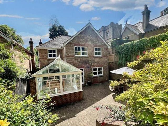 House for sale in Kenley