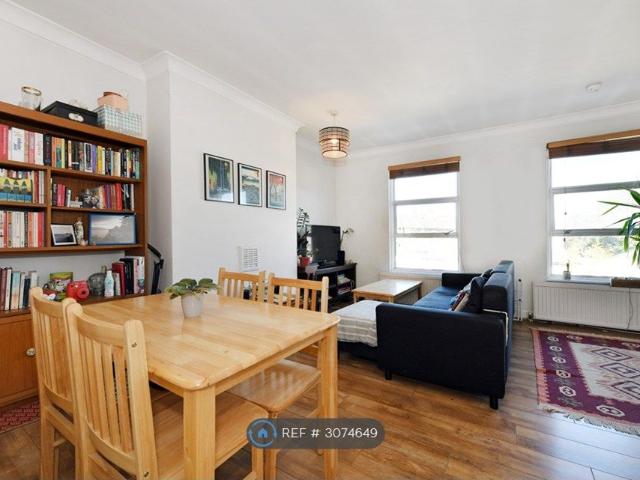 Apartment for rent in Crouch Hall Park, Greater London