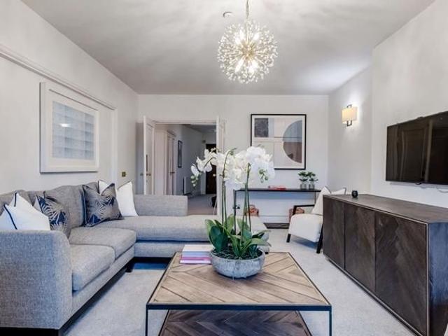 Apartment for rent in St. John's Wood, Greater London